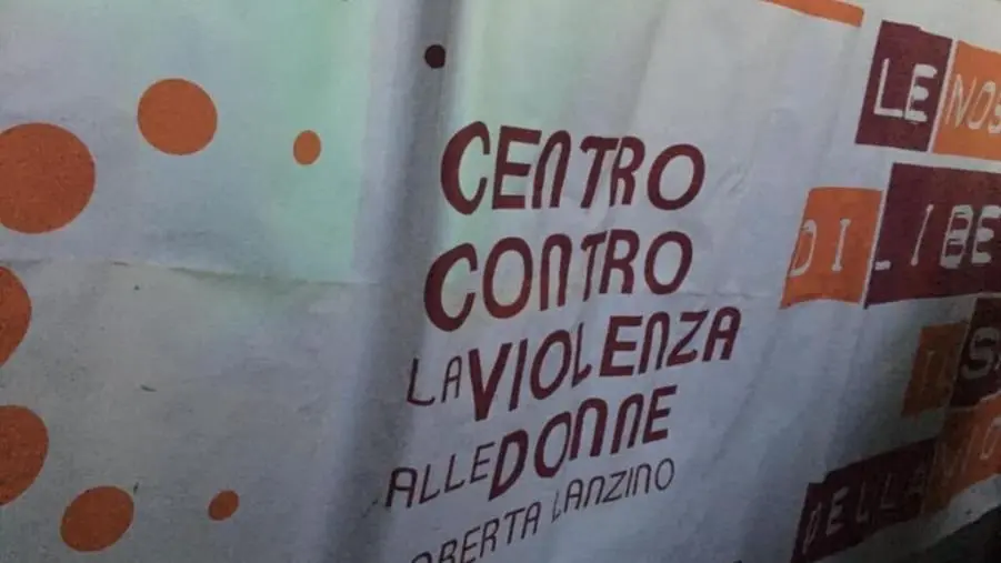 Il Centro antiviolenza “Lanzino” di Cosenza chiude, le volontarie: “Non ci fermiamo”
 images Il Centro antiviolenza “Lanzino” di Cosenza chiude, le volontarie: “Non ci fermiamo”