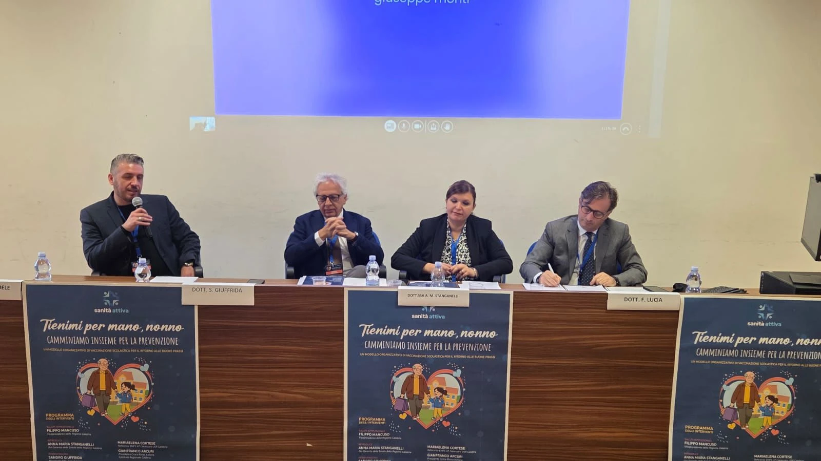 "Tienimi per mano, nonno", presentato a Catanzaro il modello organizzativo di vaccinazione scolastica pediatrica