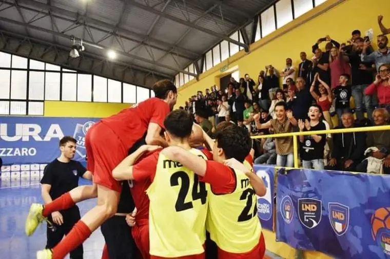 Futsal, Calabria a un passo dalla storia: Femminile e U19 sono in finale images Futsal, Calabria a un passo dalla storia: Femminile e U19 sono in finale