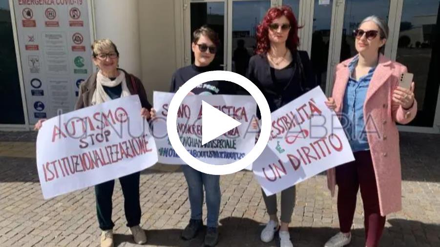 Giornata mondiale sull’autismo, il sit-in alla Cittadella per dare voce ad un disturbo silenzioso images Giornata mondiale sull’autismo, il sit-in alla Cittadella per dare voce ad un disturbo silenzioso