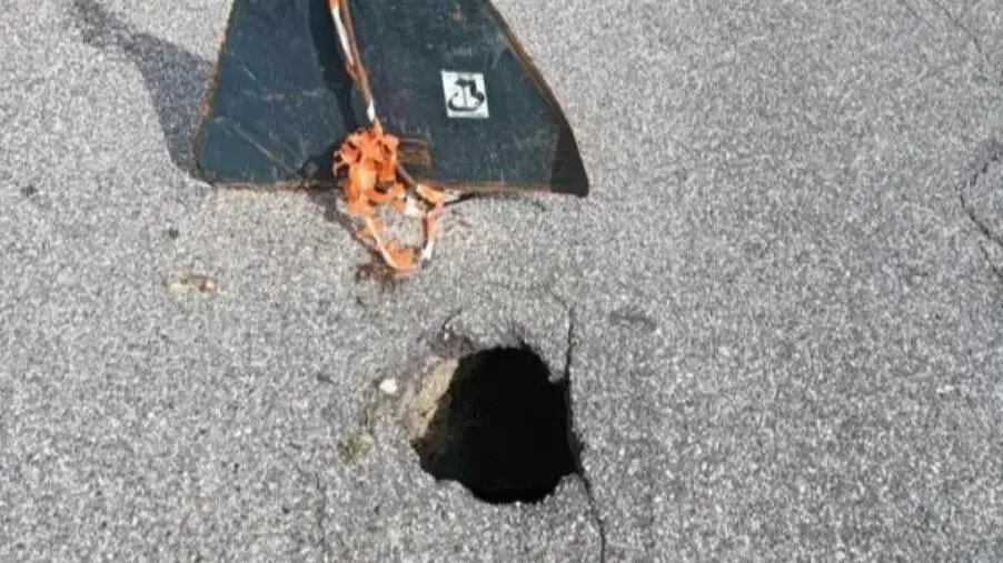 Catanzaro, su Via Gimigliano una buca molto profonda: la segnalazione dei cittadini images Catanzaro, su Via Gimigliano una buca molto profonda: la segnalazione dei cittadini