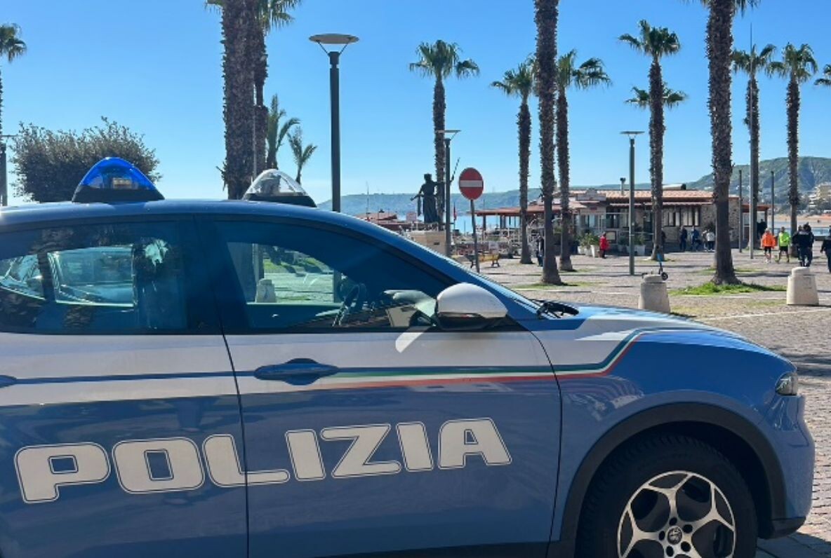 images Controlli a tappeto della Polizia a Crotone: stangata per un bar e un circolo privato