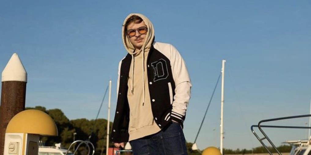 images Luca Ramogida, il cantante calabrese che scala le classifiche 