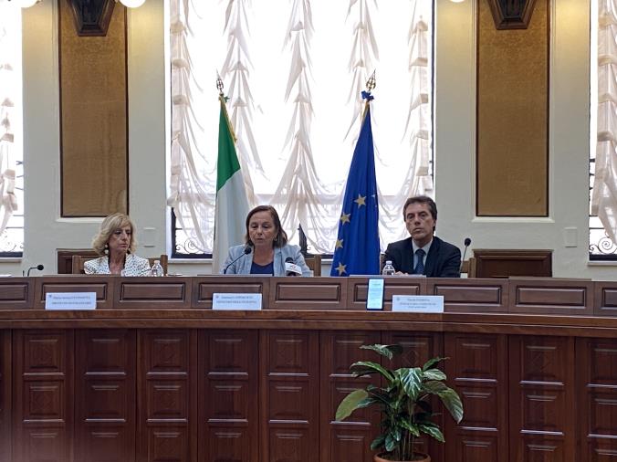 Sicurezza e tutela dei cittadini, a Catanzaro arriva la ministra Lamorgese per la firma del Nue 112 images Sicurezza e tutela dei cittadini, a Catanzaro arriva la ministra Lamorgese per la firma del Nue 112