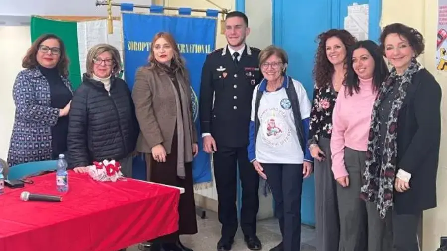 images Crotone, Carabinieri e Soroptimist a scuola per sensibilizzare i giovani sulla violenza di genere 