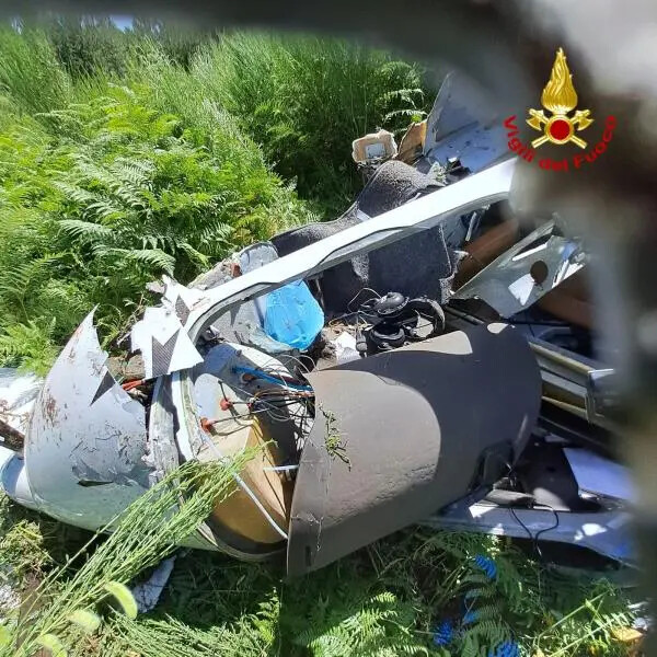 Cotronei, velivolo perde il controllo e si schianta fuori pista: illesi i conducenti images Cotronei, velivolo perde il controllo e si schianta fuori pista: illesi i conducenti