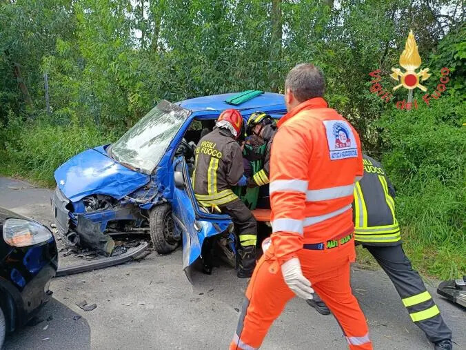 Grave incidente stradale nel Crotonese: due feriti trasportati in elisoccorso images Grave incidente stradale nel Crotonese: due feriti trasportati in elisoccorso