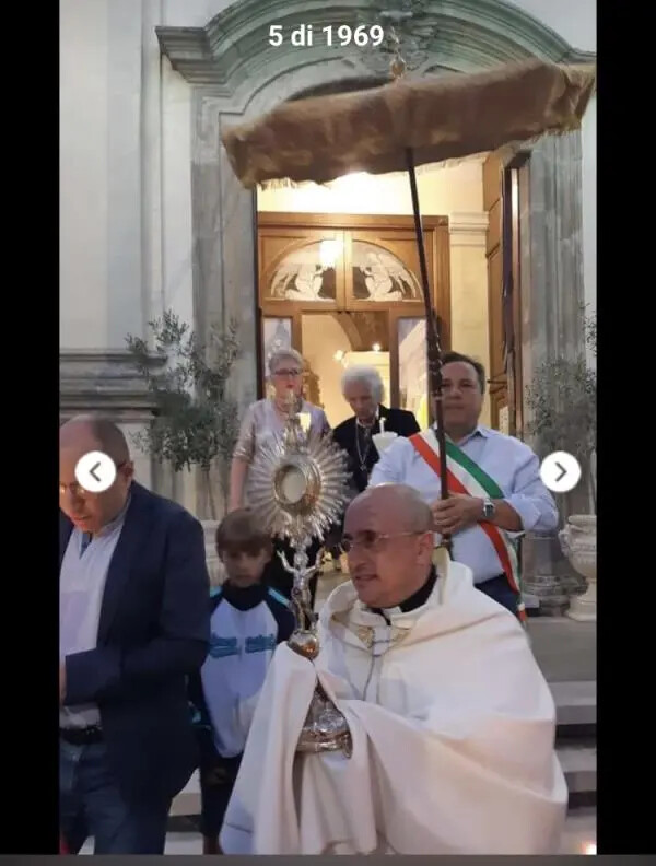 L'appello di Don Corapi: "Fermate le armi" images L'appello di Don Corapi: "Fermate le armi"