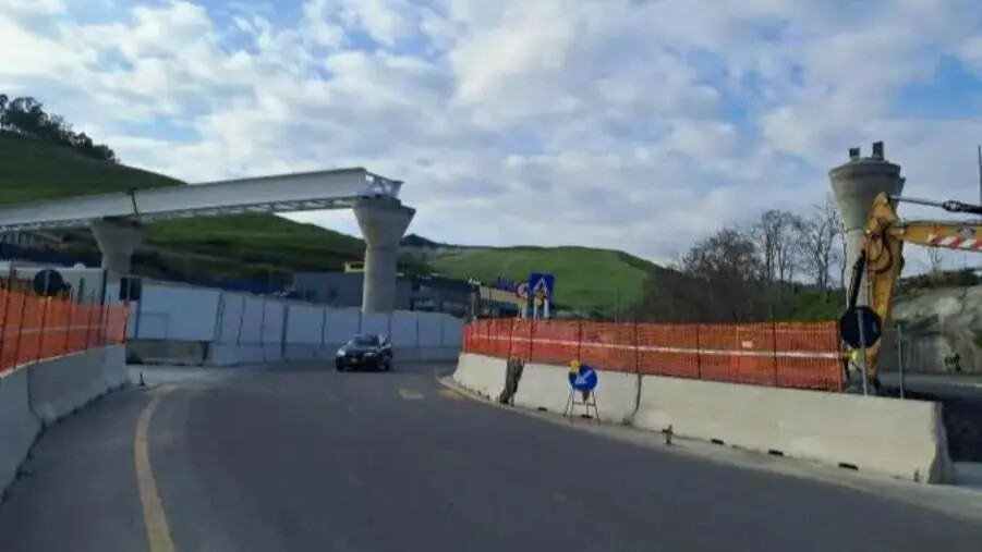 Varo travi del viadotto Fiumarella, divieto di transito durante i lavori in via Conti Falluc images Varo travi del viadotto Fiumarella, divieto di transito durante i lavori in via Conti Falluc