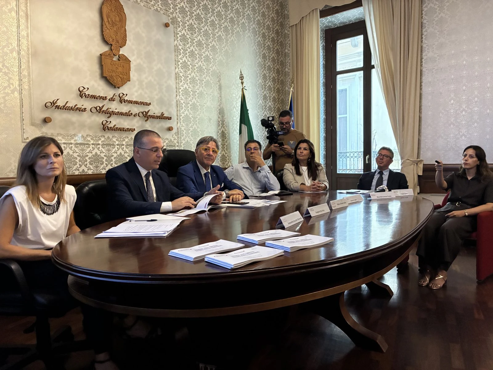 Catanzaro, Crotone e Vibo: oltre 2,3 milioni per le imprese, presentati 12 bandi 
