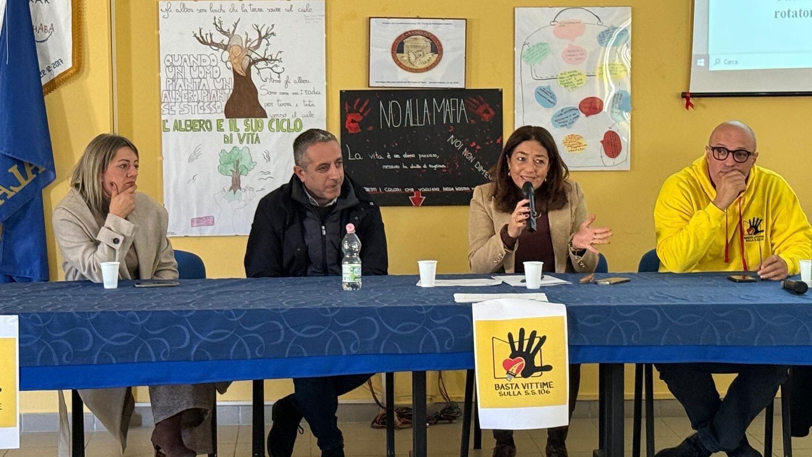 images Sicurezza stradale, educazione e denuncia: l'impegno di "Basta vittime sulla Ss 106" nelle scuole e al Tg2