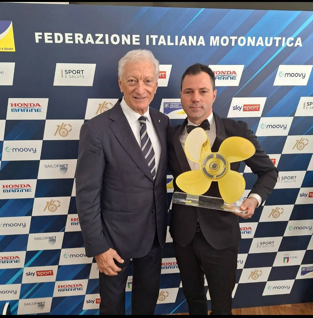 Il pilota lametino Gullo premiato a Roma dal Presidente Nazionale del CONI con l'elica d'oro 