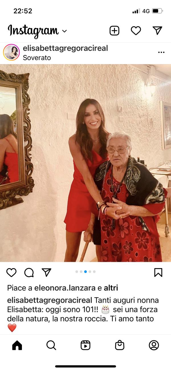 Soverato, Elisabetta Gregoraci festeggia la nonna: “Sei la nostra roccia” images Soverato, Elisabetta Gregoraci festeggia la nonna: “Sei la nostra roccia”