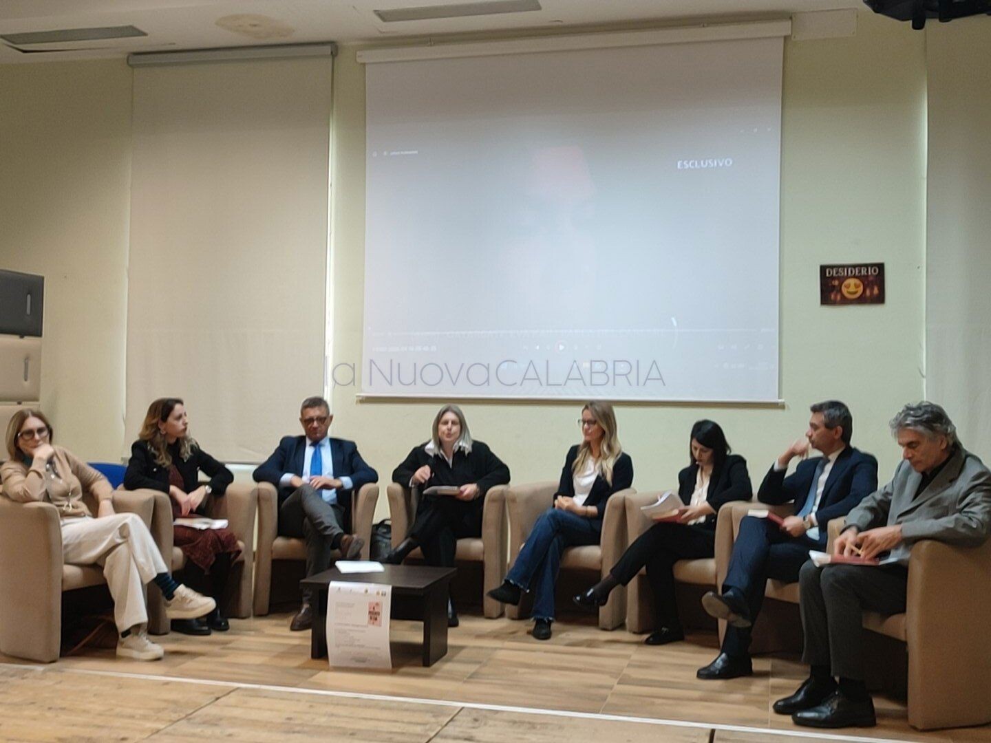 Catanzaro, presentato "Il peccato di Eva": il confronto tra autori e studenti del Galluppi images Catanzaro, presentato "Il peccato di Eva": il confronto tra autori e studenti del Galluppi