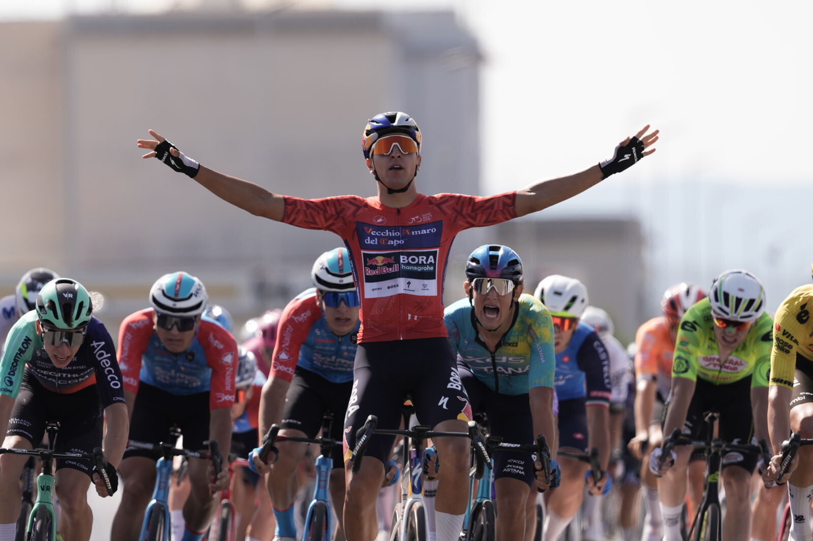 Vecchio Amaro del Capo in sella con il Giro Next Gen 2026
images Vecchio Amaro del Capo in sella con il Giro Next Gen 2026