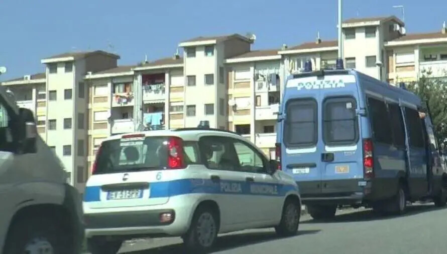 Focus ‘ndrangheta, servizio interforze nel quartiere Arghillà a Reggio: 6 arresti images Focus ‘ndrangheta, servizio interforze nel quartiere Arghillà a Reggio: 6 arresti