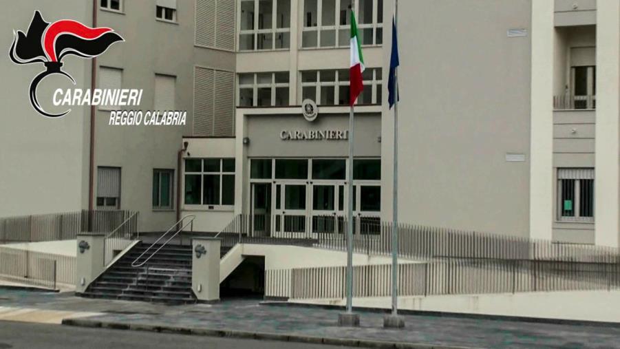 images Platì. Sorpreso in casa con 1 kg dj marijuana e 48 piantine di canapa: arrestato un 23enne
