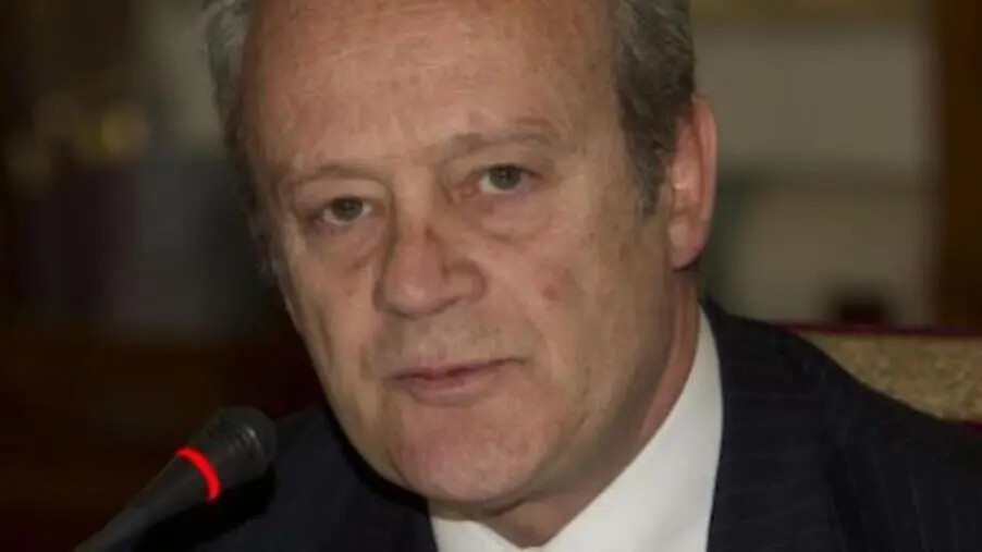 Cosenza, Antoniozzi: "Si ricomponga frattura su statua Mancini" images Cosenza, Antoniozzi: "Si ricomponga frattura su statua Mancini"