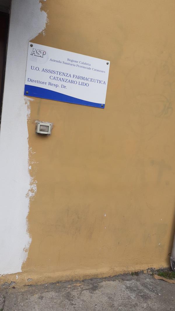 Farmacia territoriale, Fare per Catanzaro: "Utenti al freddo in fila per ore in mezzo al degrado" images Farmacia territoriale, Fare per Catanzaro: "Utenti al freddo in fila per ore in mezzo al degrado"