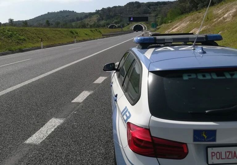 Sequestro di hashish e cocaina sull’Autostrada A2 del Mediterraneo: un arresto images Sequestro di hashish e cocaina sull’Autostrada A2 del Mediterraneo: un arresto
