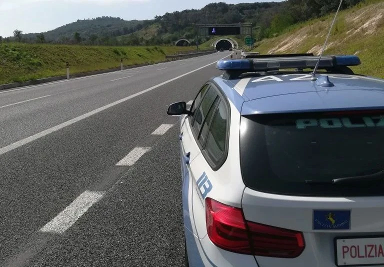 Sequestro di hashish e cocaina sull’Autostrada A2 del Mediterraneo: un arresto