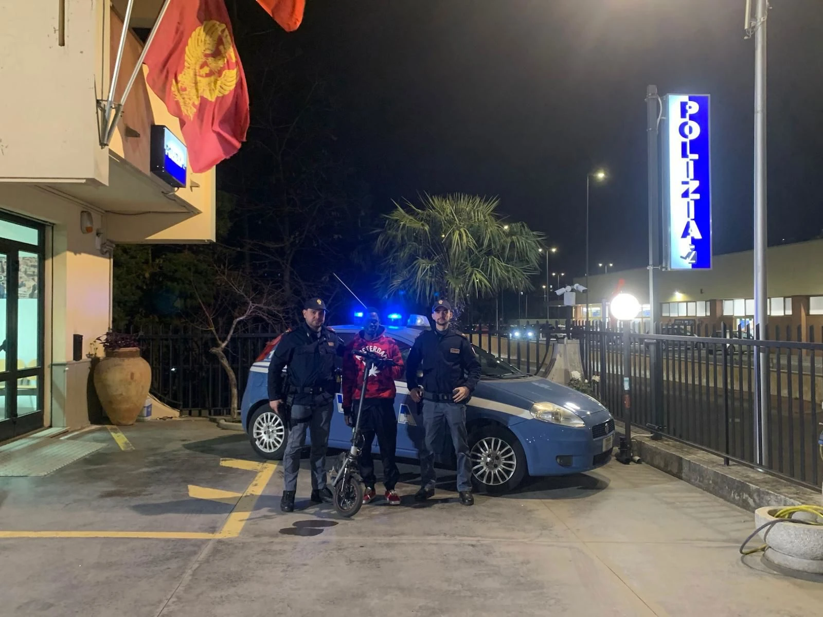 Vibo, rubano un monopattino elettrico: denunciati 2 ragazzi 