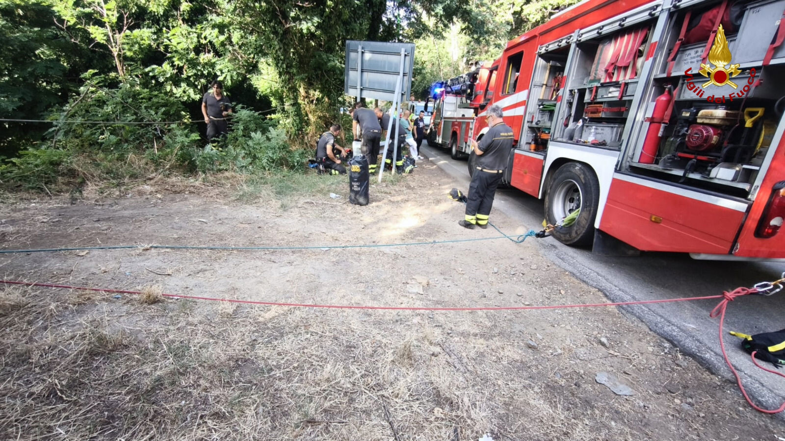 Cade in una scarpata, 25enne muore nel Reggino images Cade in una scarpata, 25enne muore nel Reggino
