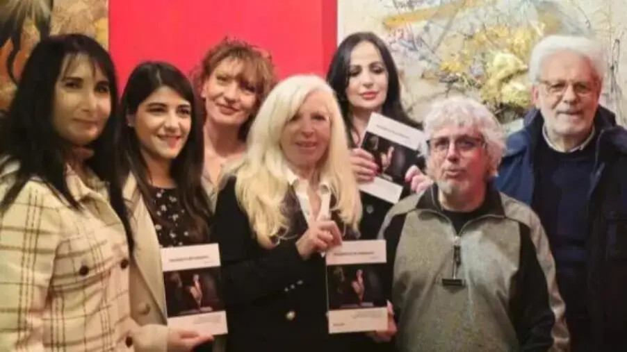 images EmozionArte a Catanzaro, presentato "Frammenti di emozioni" il volume dell'artista Carmela Bueti