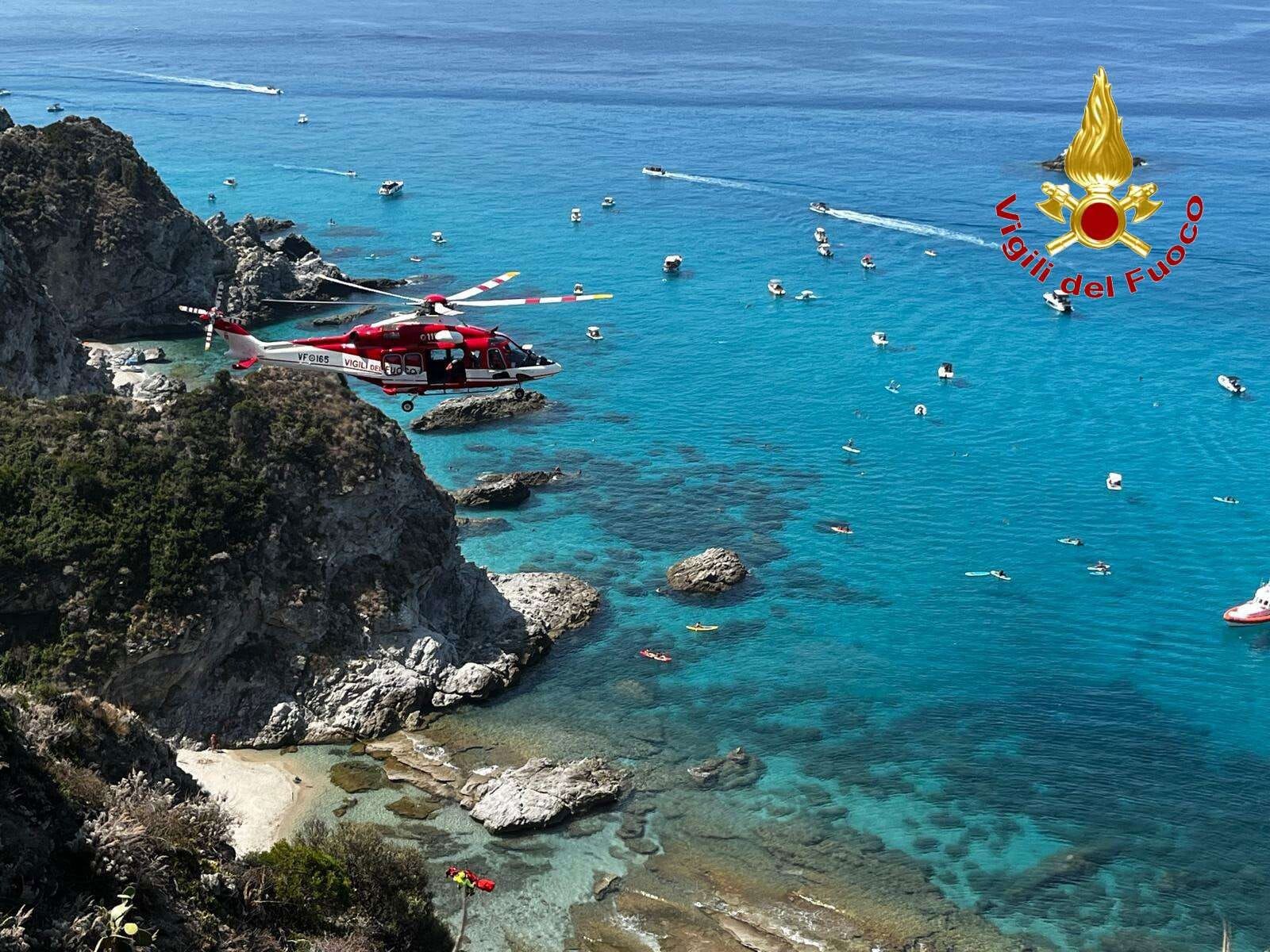 Capo Vaticano, 42enne precipita dal promontorio: salvato dai Vigili del Fuoco images Capo Vaticano, 42enne precipita dal promontorio: salvato dai Vigili del Fuoco