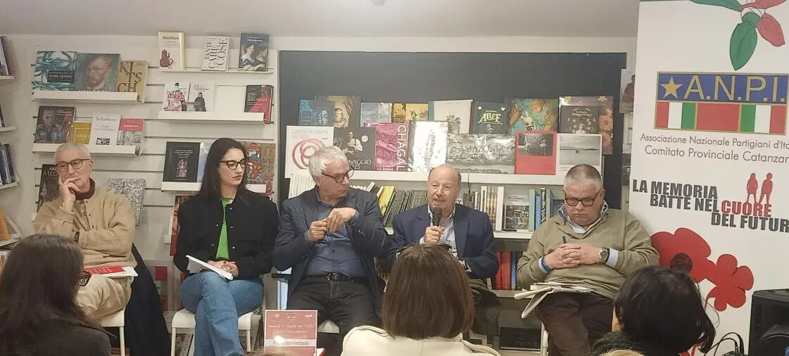 Catanzaro, Piero Bevilacqua alla libreria Ubik con Anpi: “Dietro la guerra le mire degli Usa” images Catanzaro, Piero Bevilacqua alla libreria Ubik con Anpi: “Dietro la guerra le mire degli Usa”