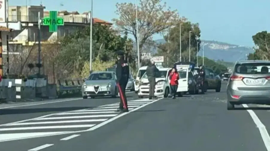 Incidente sulla statale 106 a Isca sullo Ionio: traffico rallentato images Incidente sulla statale 106 a Isca sullo Ionio: traffico rallentato