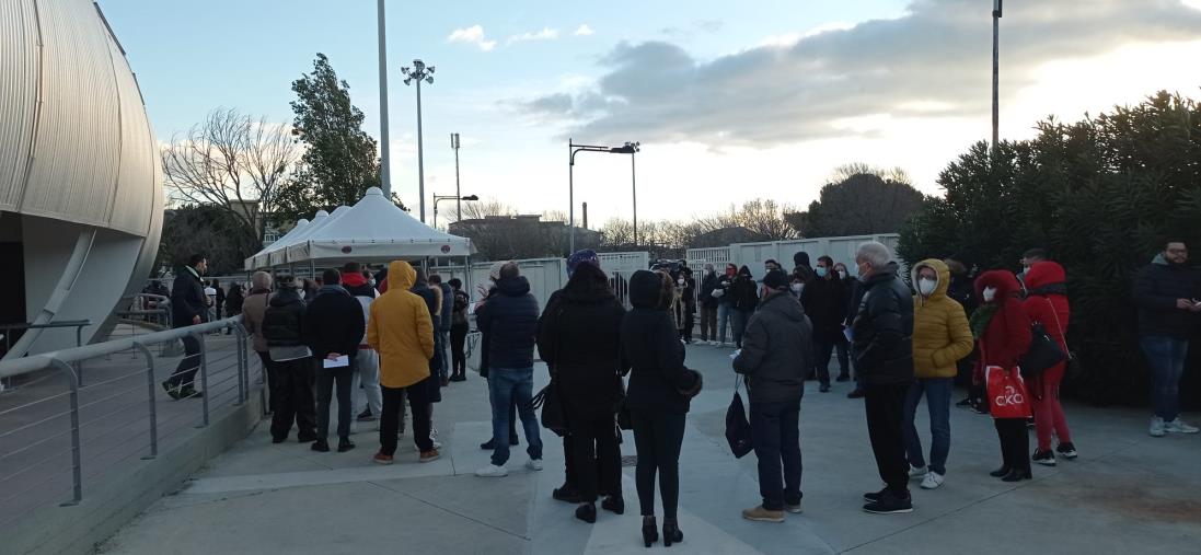images Catanzaro, il virus corre ma aumentano i vaccinati all'Ente fiera: oggi 1400 somministrazioni 