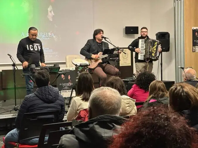 images Il cantautore Roberto Bozzo ha presentato il suo primo album solista a Soveria Mannelli
