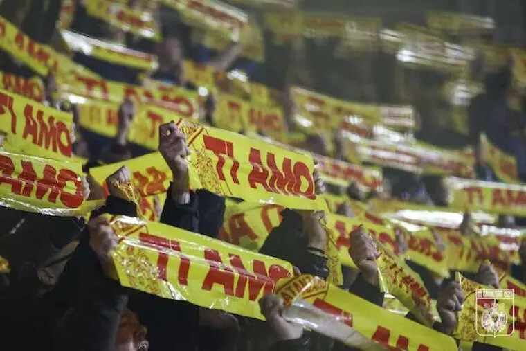 images Aquile verso il "Picco" seguite da oltre mille tifosi