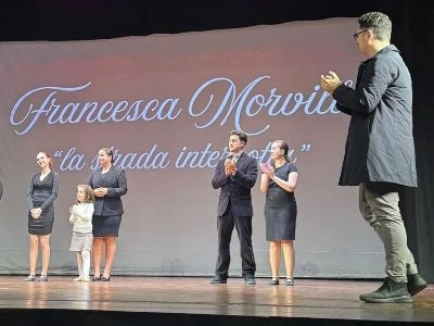 Catanzaro riabbraccia Francesca Morvillo: grande successo per lo spettacolo al Teatro Comunale