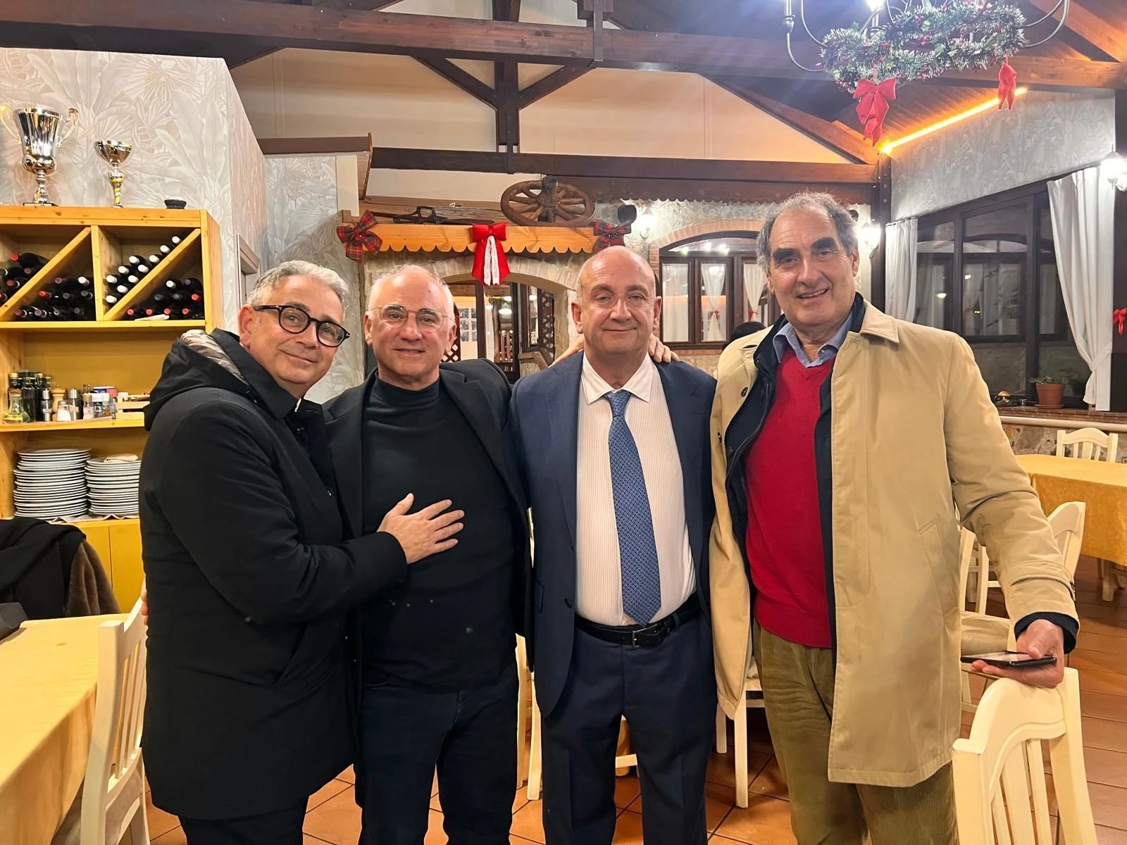 Cropani, il vicedirettore dell'Agi Rosario Stanizzi festeggia il compleanno nel suo paese natale