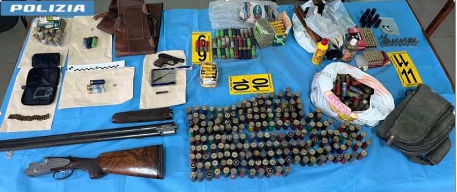 images Armi nascoste in alcuni casolari nella campagna di sua proprietà, un arresto nel Vibonese