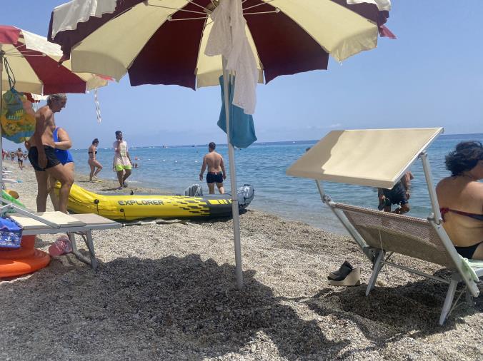 Bimba si perde sulla spiaggia di Montauro, ritrovata dai bagnanti images Bimba si perde sulla spiaggia di Montauro, ritrovata dai bagnanti