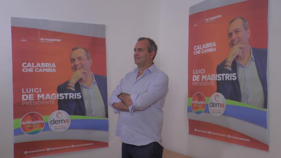 Regionali. De Magistris a Catanzaro lancia la carica: "Auspicabile scontro alle elezioni contro Occhiuto" 
 images Regionali. De Magistris a Catanzaro lancia la carica: "Auspicabile scontro alle elezioni contro Occhiuto"