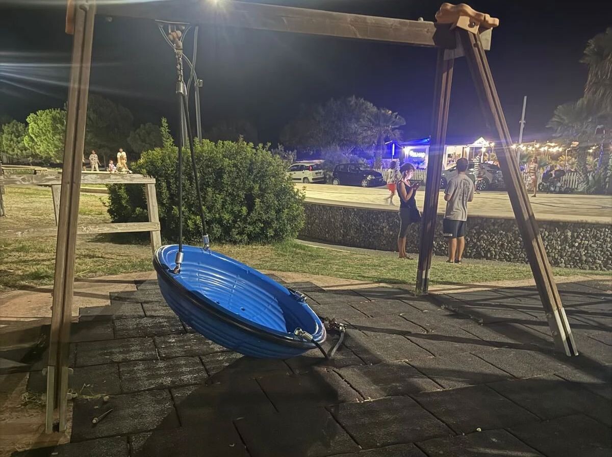 Catanzaro, un gruppo di genitori: "Quello che resta del parco giochi, i bambini non possono aspettare" images Catanzaro, un gruppo di genitori: "Quello che resta del parco giochi, i bambini non possono aspettare"