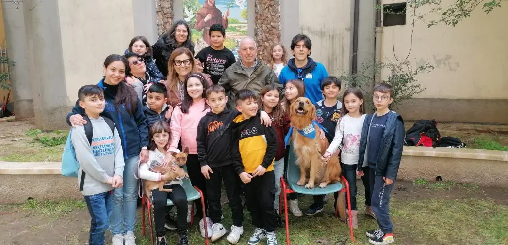 images "Mi fido di te", partito a Catanzaro il Progetto di Educazione Cinofila nelle scuole: primo istituto coinvolto la Rodari