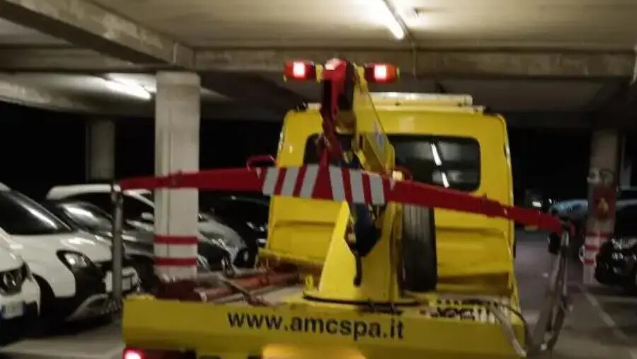 images Si Cobas: "Parcheggi abusivi nel parcheggio del Pugliese durante le partite al Ceravolo"