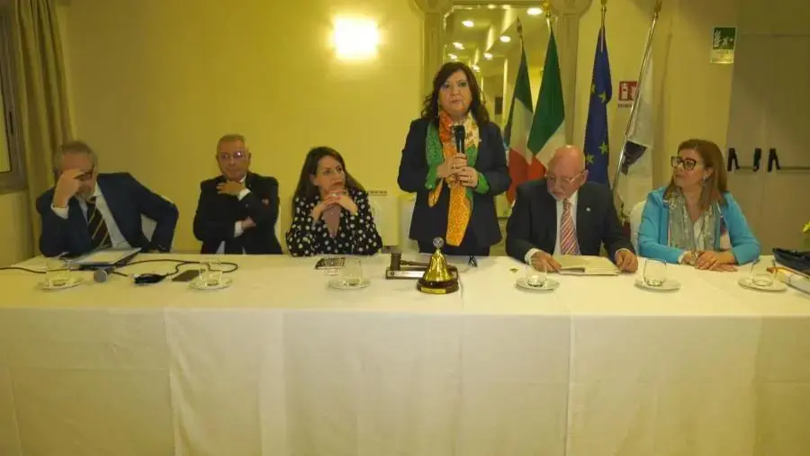 images "Quando il Sud era l’Italia": a Cosenza un dibattito promosso dal Kiwanis Città degli Enotri
