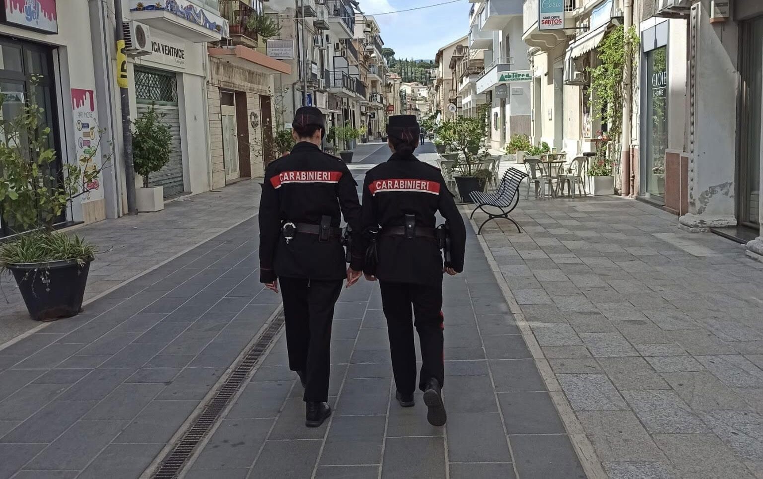 images Lavoratore in nero e violati i diritti d'autore: multato un locale di Soverato