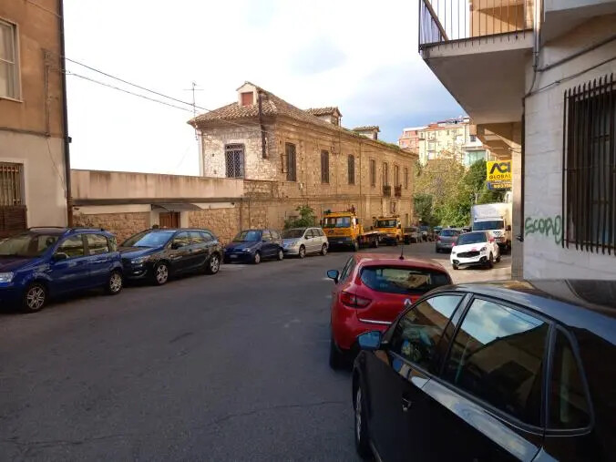 Catanzaro, atti vandalici su un'auto di un professore images Catanzaro, atti vandalici su un'auto di un professore