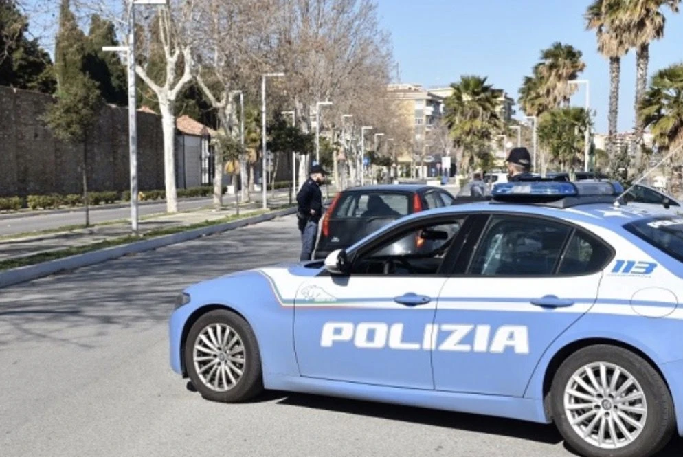 Crotone, controlli straordinari della Polizia: una denuncia, sequestri e 400 identificazioni