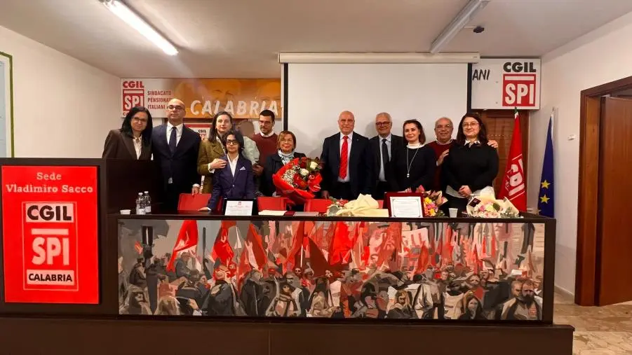 Pensionati, la sede regionale Spi Cgil a Lamezia intitolata a Vladimiro Sacco images Pensionati, la sede regionale Spi Cgil a Lamezia intitolata a Vladimiro Sacco