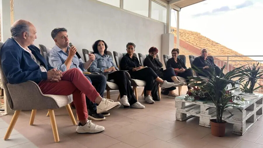 Un fondo per gli studi dei giovani stranieri di Camini, presentato il protocollo patrocinato dallo Spi Cgil Area Metropolitana images Un fondo per gli studi dei giovani stranieri di Camini, presentato il protocollo patrocinato dallo Spi Cgil Area Metropolitana