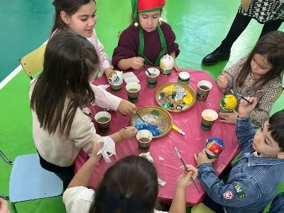 "Dipingi la tua pallina di Natale": a Soverato l'evento solidale dell'Associazione Sole