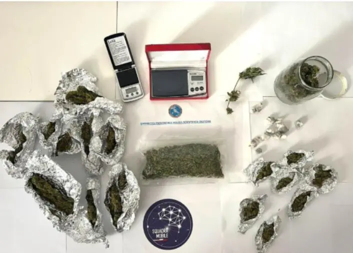 images Crotone, sequestrato oltre 1,3 Kg di droga nel quartiere Papanice
